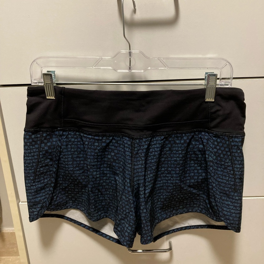 Lululemon navy and black shorts size 6 with pocket great condition